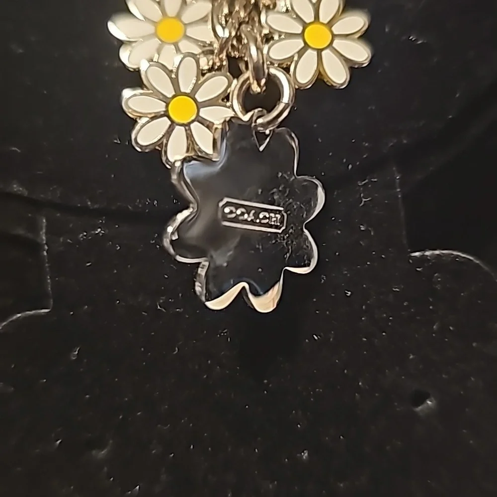 Coach Daisy Flower Keychain NWOT - Picture 2 of 2